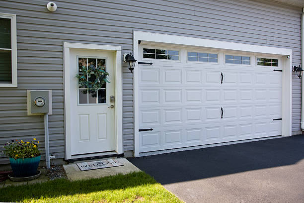 24/7 Emergency Garage Door Panel Replacement experts in Gibbon, NE
